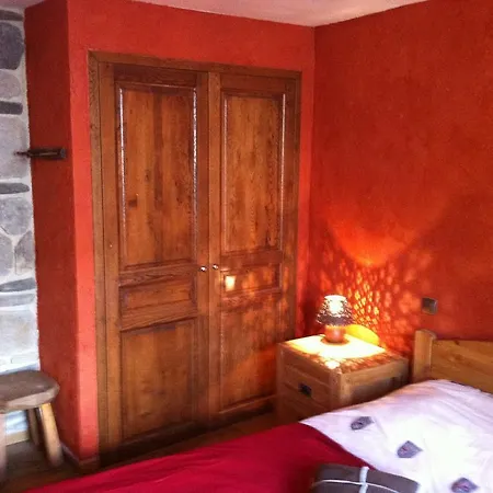 Au Chant Des Marmites Bed & Breakfast *