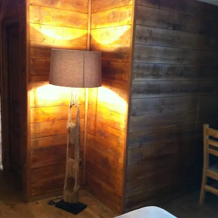 Au Chant Des Marmites Bed and Breakfast