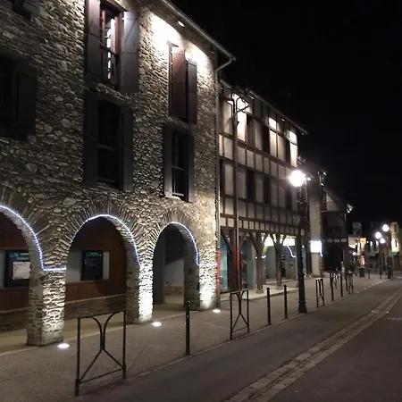 Au Chant Des Marmites Bed & Breakfast *